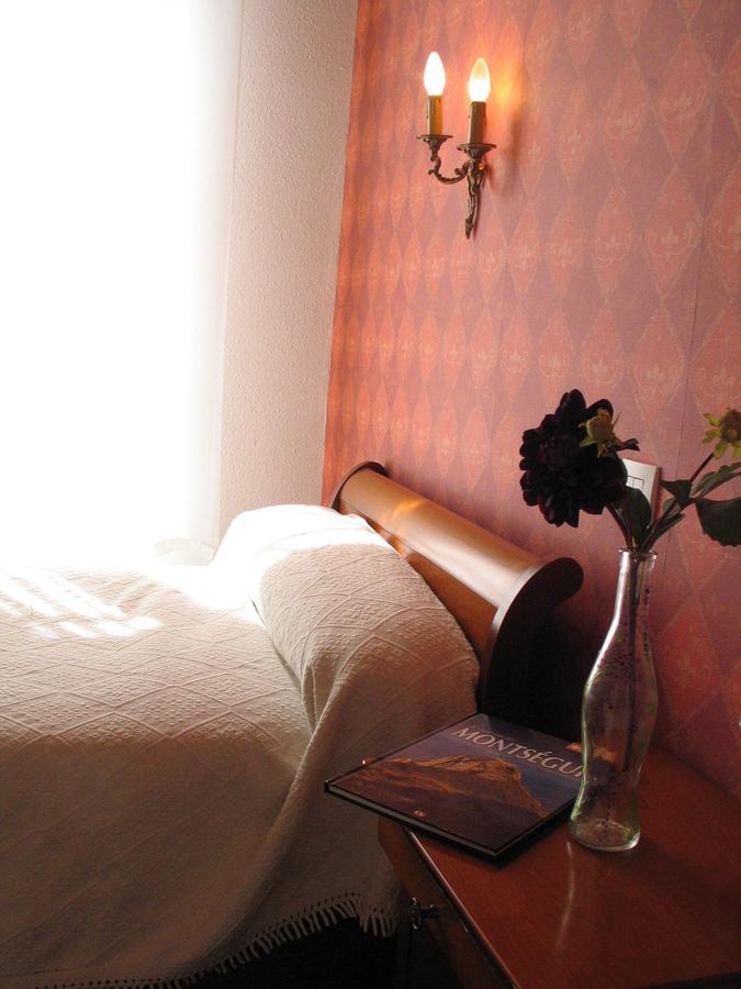 Le Saint Vincent Bed and Breakfast Foix Exteriör bild